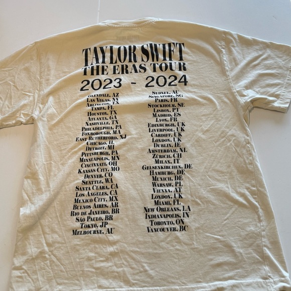 NWOT Taylor Swift “The Eras Tour” Medium Cream Graphic Tee New - Picture 3 of 7